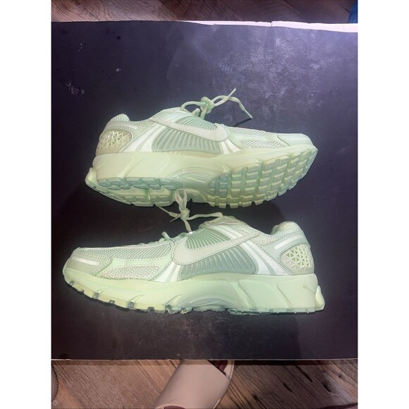 Size 10 - Nike Air Zoom Vomero 5 Vapor Green main image 4